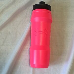 Under Armour 32 oz Neon Pink Bottle with Black Lid